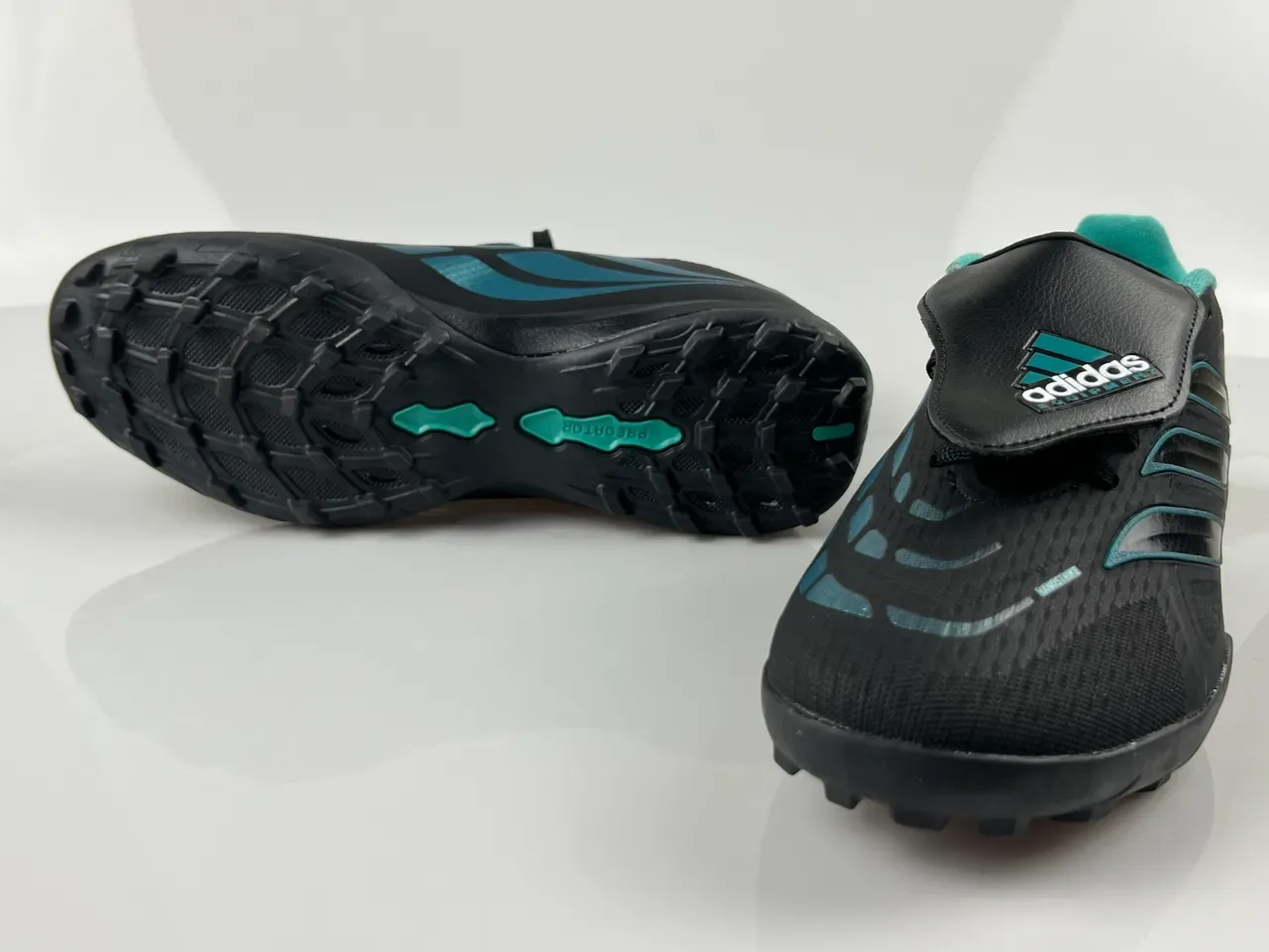 Adidas Predator Noir Bleu Sans Lacets Fermeture à Straps Panneaux de Superposition Synthétiques Chaussures de Football pour Pelouse 9