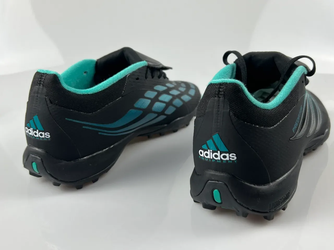 Adidas Predator Noir Bleu Sans Lacets Fermeture à Straps Panneaux de Superposition Synthétiques Chaussures de Football pour Pelouse 10