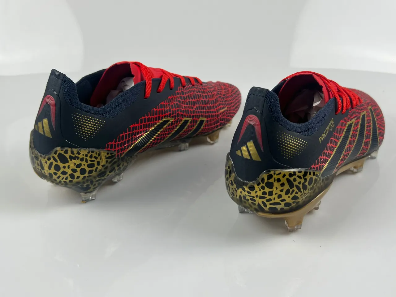 Adidas Predator Red Gold Snake-Scale Textured Upper Three Stripes Firm-Ground Soccer Shoes 3