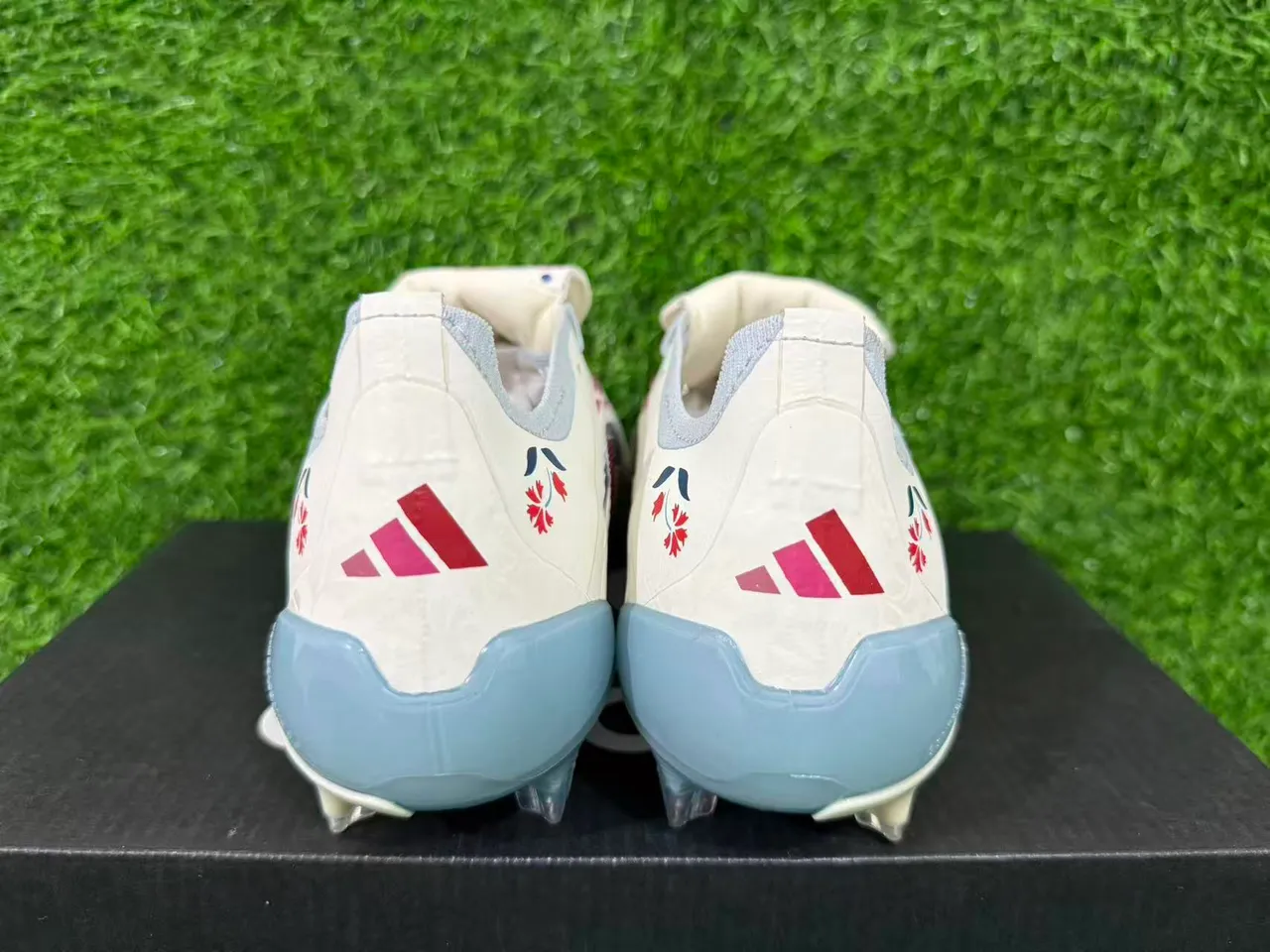 Adidas Predator White Red Strap-Over-Lace Closure Ribbed Forefoot Texture Firm-Ground Soccer Shoes 11