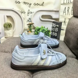 Adidas Samba हल्का नीला चमड़े जैसे लाइफस्टाइल स्नीकर