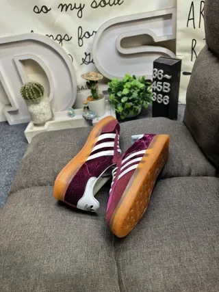 Adidas Samba OG Tênis Lifestyle de Veludo Magenta 6