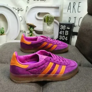 Adidas Samba बैंगनी और नारंगी सुड लाइफस्टाइल स्नीकर