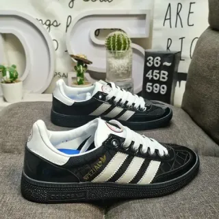 Adidas Spezial काले और सफेद जीवनशैली जूते