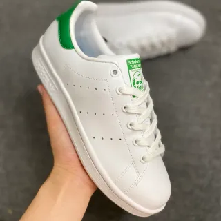 Adidas Stan Smith सफेद और हरा लाइफस्टाइल स्नीकर
