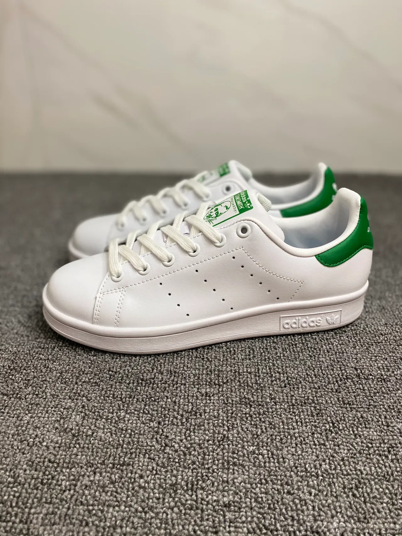 Adidas Stan Smith White and Green Lifestyle Sneakers 2