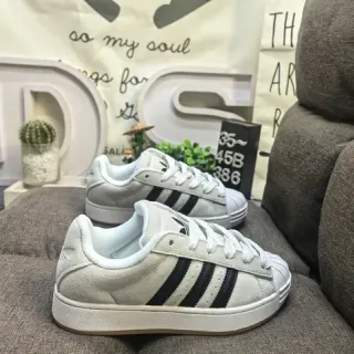 Adidas Superstar भूरी और काला लाइफस्टाइल स्नीकर्स