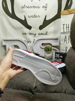 Adidas Superstar 酒红色和白色生活方式运动鞋 4