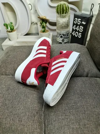Adidas Superstar 酒红色和白色生活方式运动鞋 6