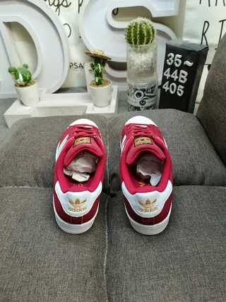 Adidas Superstar 酒红色和白色生活方式运动鞋 8