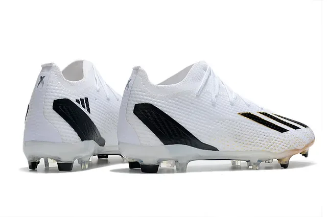 Adidas Tênis de Futebol Brancos e Pretos com Upper Knit Moldado FG Studs para Campo Firme 5
