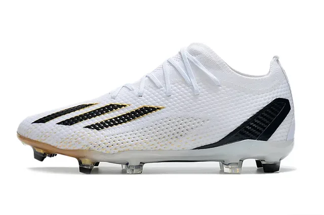 Adidas Tênis de Futebol Brancos e Pretos com Upper Knit Moldado FG Studs para Campo Firme 7