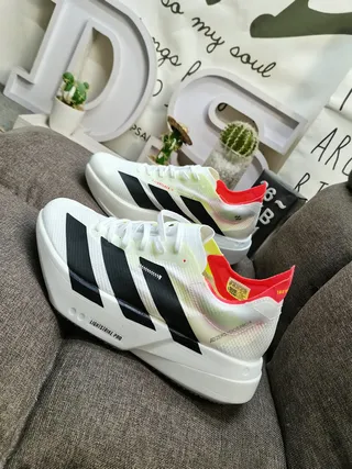 Adidas Chaussures de course Blanc Noir avec upper en tricot léger semelle intermédiaire sculptée empilée 7