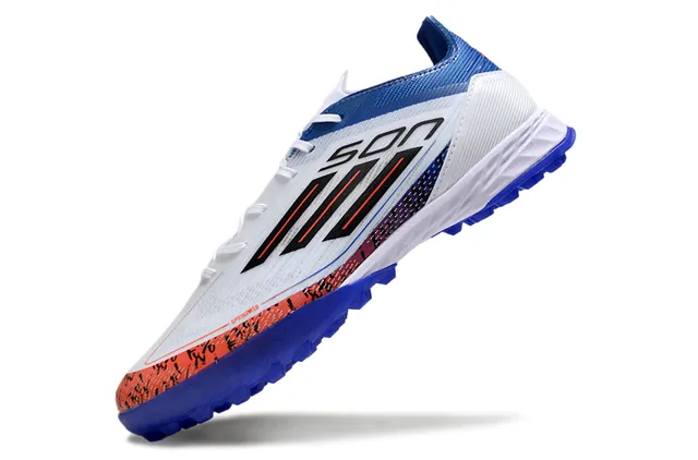 Adidas Chaussures de Football Turf Synthétiques Blanches et Bleues avec Système de Lacets Asymétriques Profil Bas 3