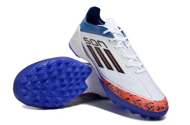Adidas Chaussures de Football Turf Synthétiques Blanches et Bleues avec Système de Lacets Asymétriques Profil Bas 4