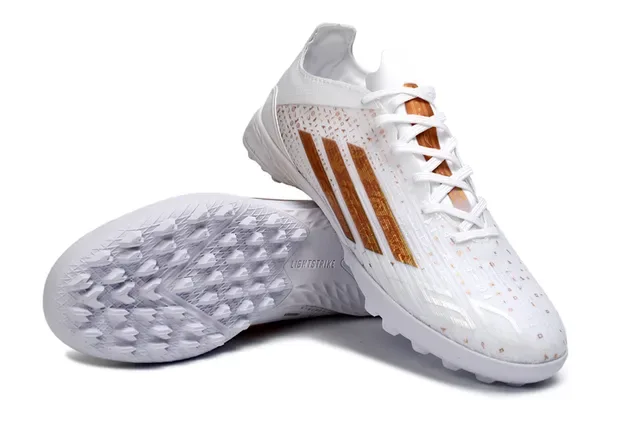Adidas Chaussures de football turf à tige basse en mesh synthétique blanc or 4