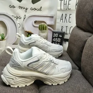 Adidas सफेद भूरे नक्काशीदार एकमात्र परतदार सिंथेटिक ओवरले चंकी स्नीकर