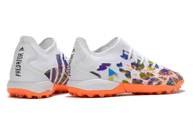 Adidas Chaussures de football à upper en maille multicolore blanc impression abstraite pour turf 18