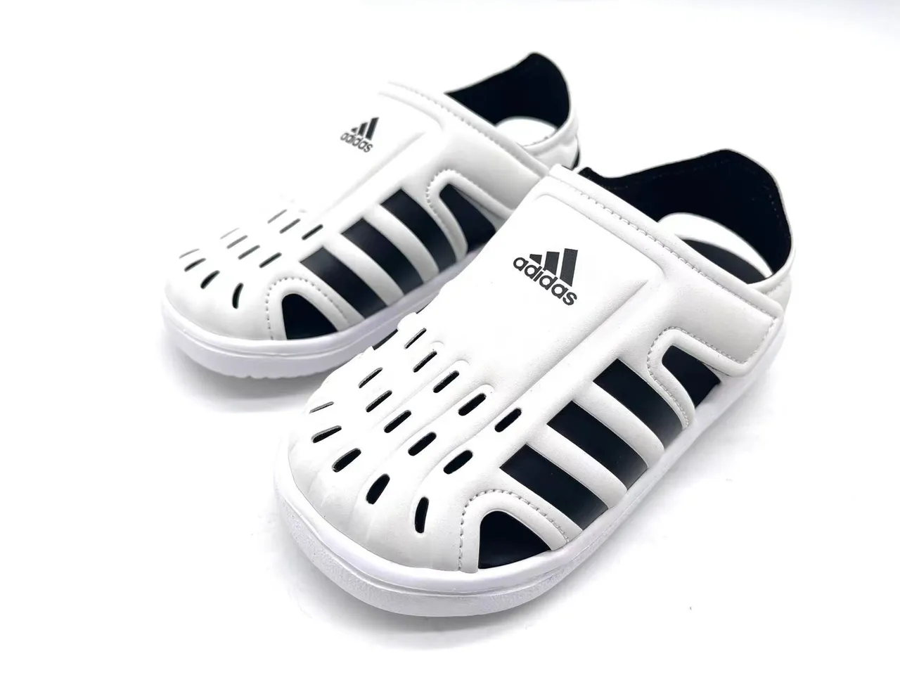 Adidas Blanc Rose Perforé Synthétique Supérieur Three-Stripe T-Strap Sandales Casual 8