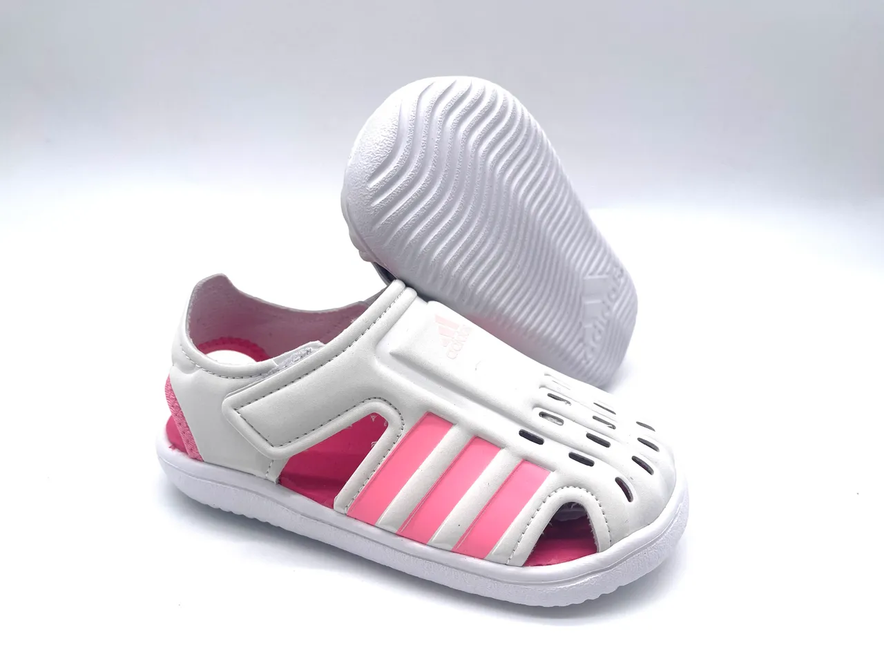 Adidas Blanc Rose Perforé Synthétique Supérieur Three-Stripe T-Strap Sandales Casual 14