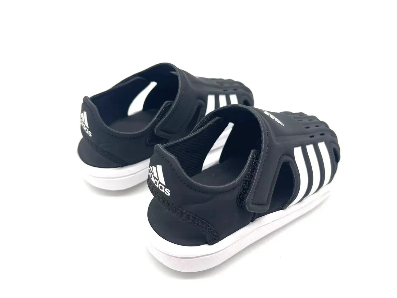 Adidas Blanc Rose Perforé Synthétique Supérieur Three-Stripe T-Strap Sandales Casual 16