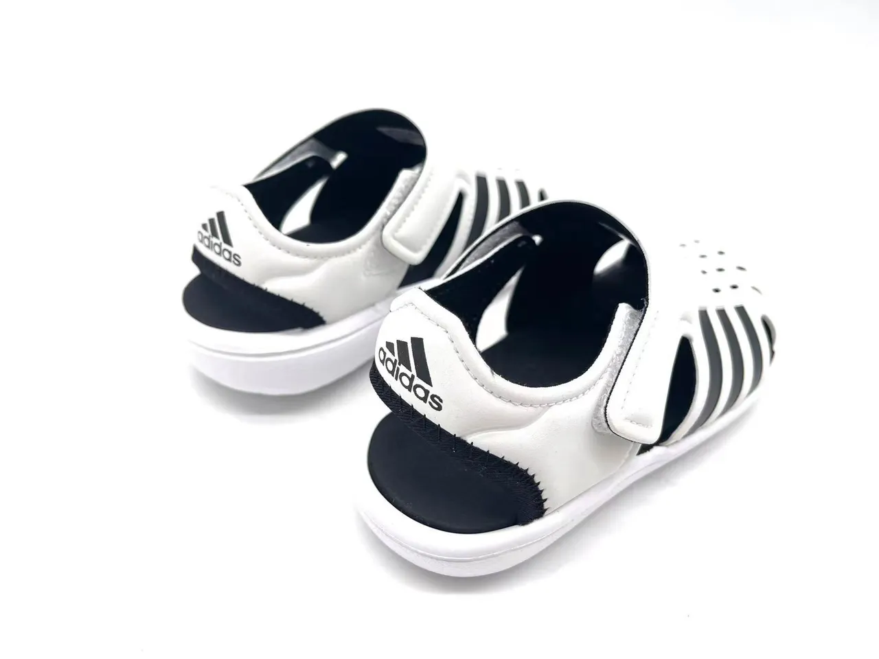 Adidas Blanc Rose Perforé Synthétique Supérieur Three-Stripe T-Strap Sandales Casual 18