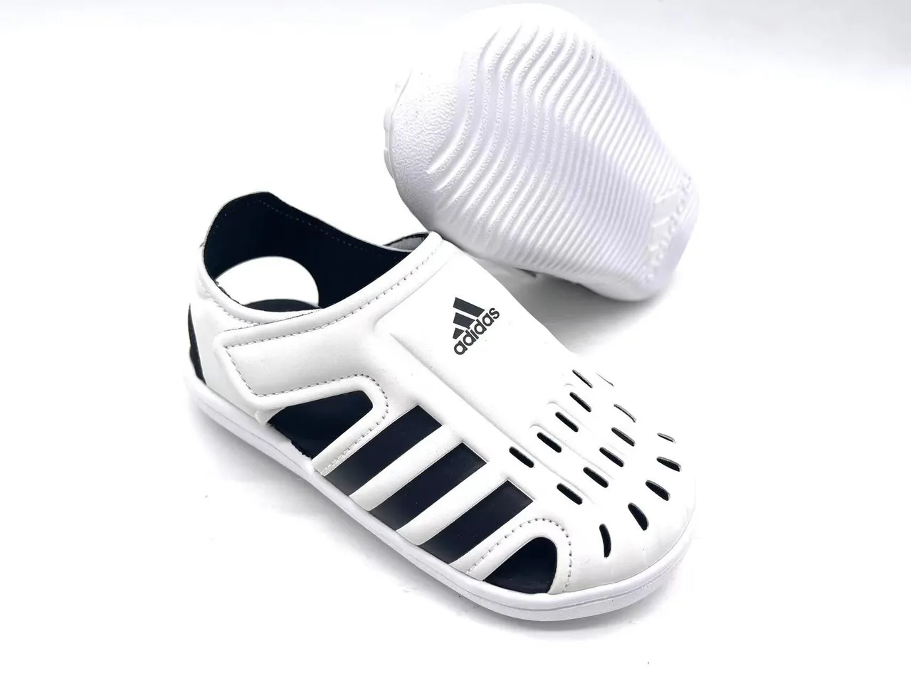 Adidas Blanc Rose Perforé Synthétique Supérieur Three-Stripe T-Strap Sandales Casual 19