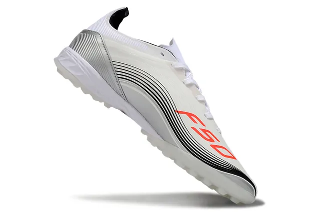 Adidas Chaussures de football blanc argenté à talon bas en matériau synthétique avec overlays texturisés pour gazon artificiel 7