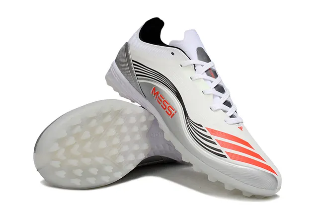 Adidas Chaussures de football blanc argenté à talon bas en matériau synthétique avec overlays texturisés pour gazon artificiel 9