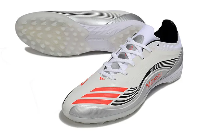 Adidas Chaussures de football blanc argenté à talon bas en matériau synthétique avec overlays texturisés pour gazon artificiel 10