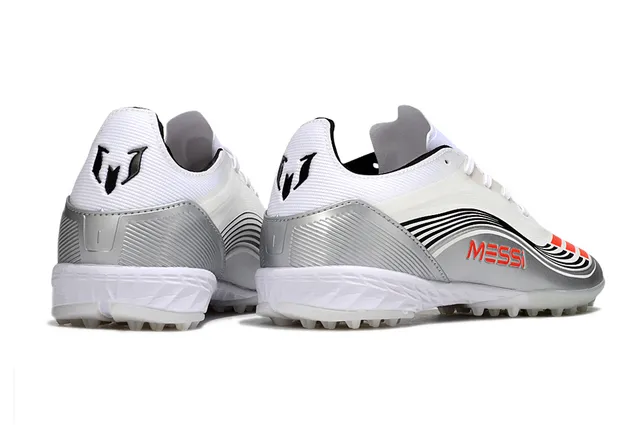 Adidas Chaussures de football blanc argenté à talon bas en matériau synthétique avec overlays texturisés pour gazon artificiel 11