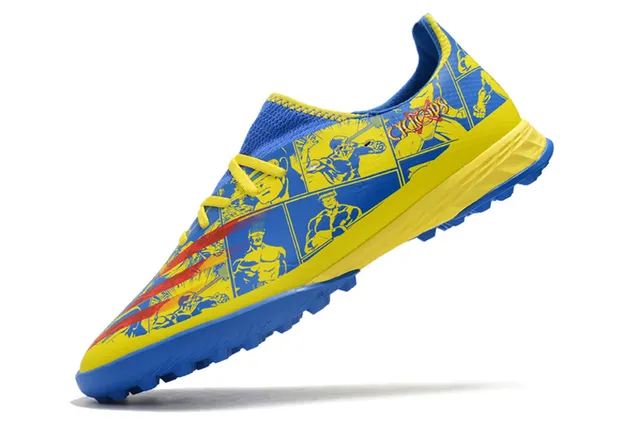 Adidas X Jaune Noir Chaussures de Football Turf à Coupe Basse avec Upper Synthétique Overlay de Maillage Gradiente 10