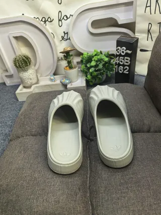 Adidas Yeezy Slide Sandales de plateforme beige 18