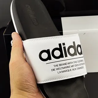 Adidas Yeezy Slide काला और सफेद चप्पल