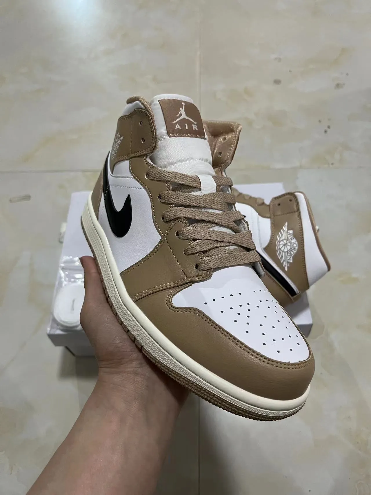 Air Jordan 1 Beige White High-Top Leather-Paneled Basketball Shoes 2
