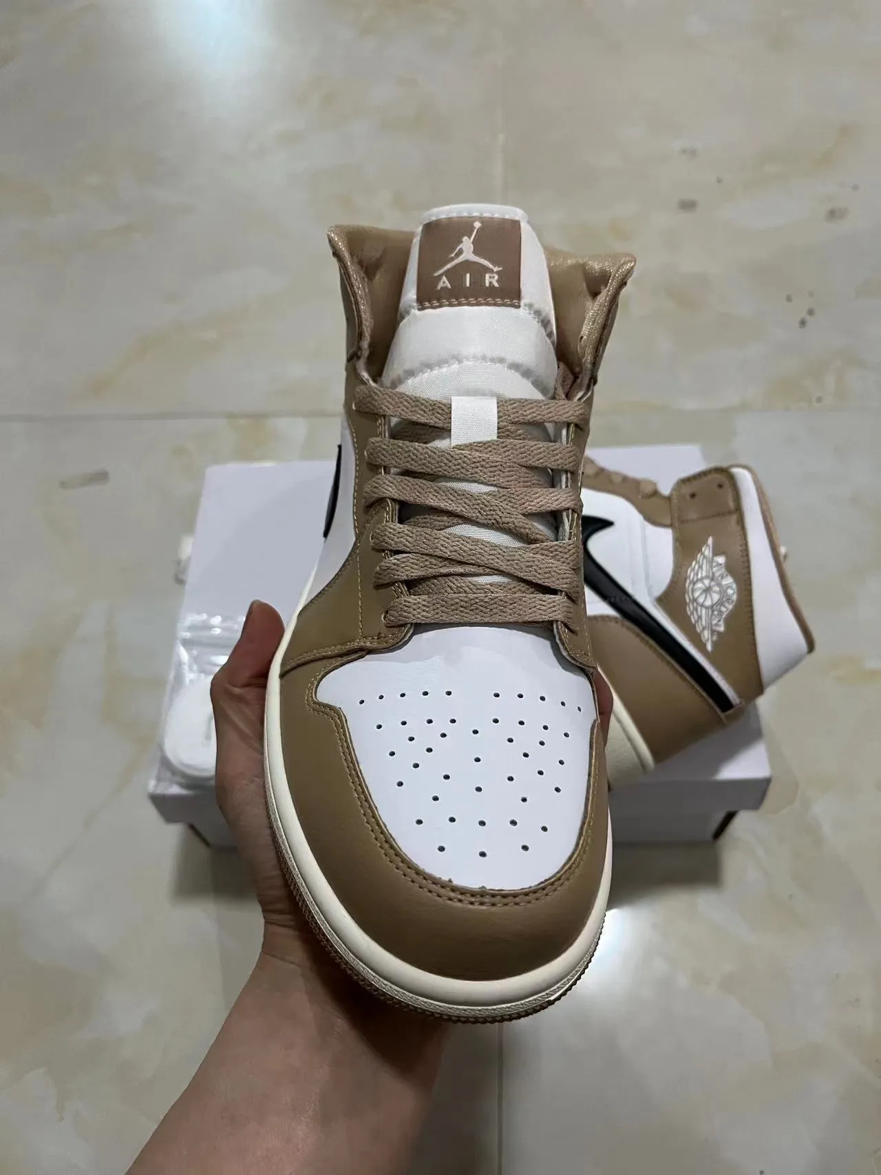 Air Jordan 1 Beige White High-Top Leather-Paneled Basketball Shoes 3