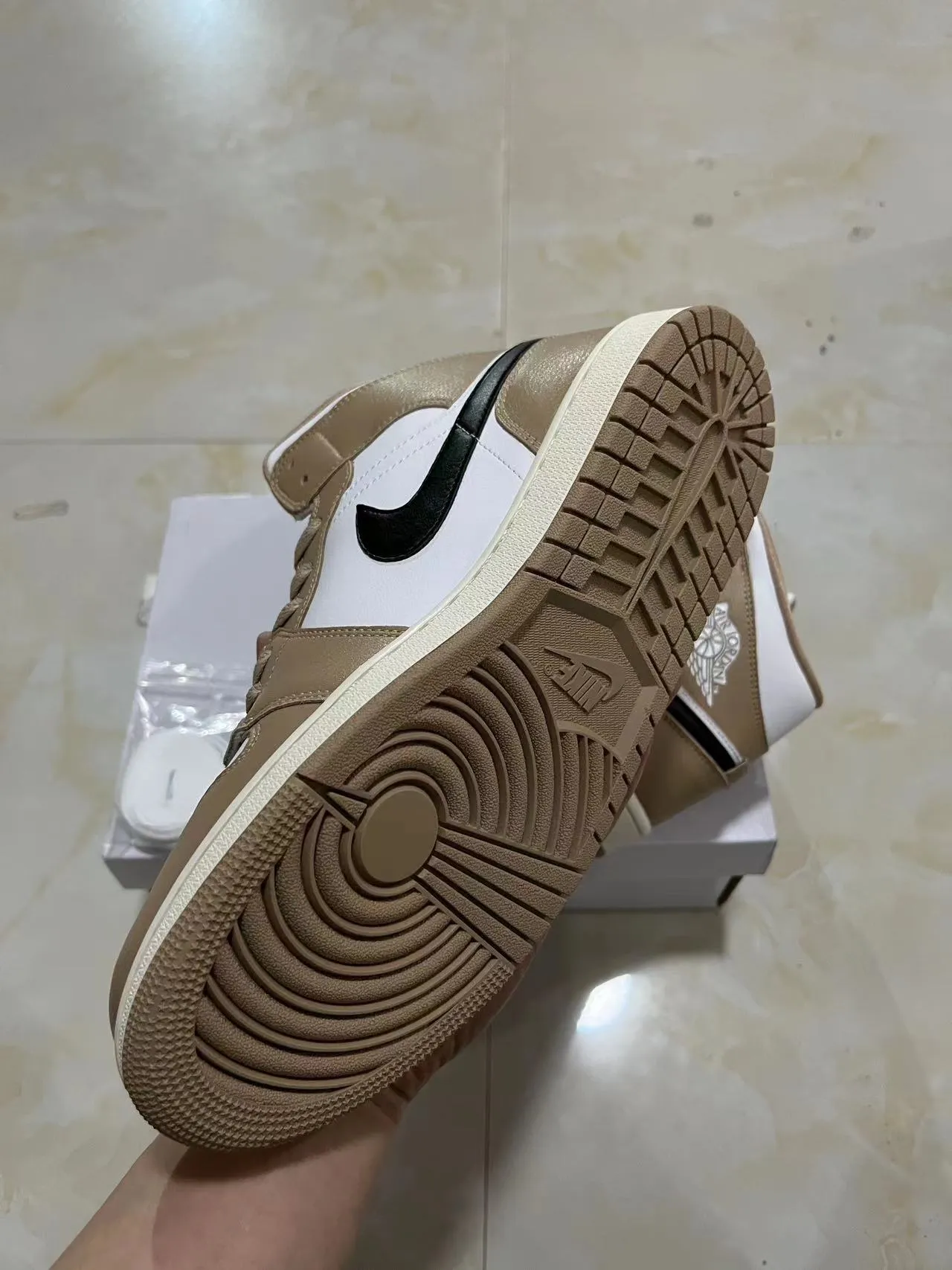 Air Jordan 1 Beige White High-Top Leather-Paneled Basketball Shoes 6