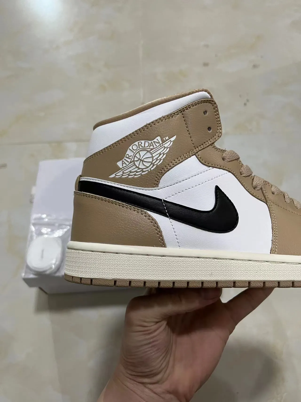 Air Jordan 1 Beige White High-Top Leather-Paneled Basketball Shoes 7