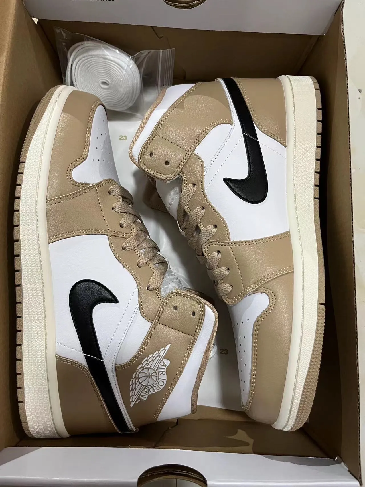 Air Jordan 1 Beige White High-Top Leather-Paneled Basketball Shoes 10