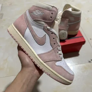 Air Jordan 1 Dusty Pink Suede and Leather Basketball Shoes