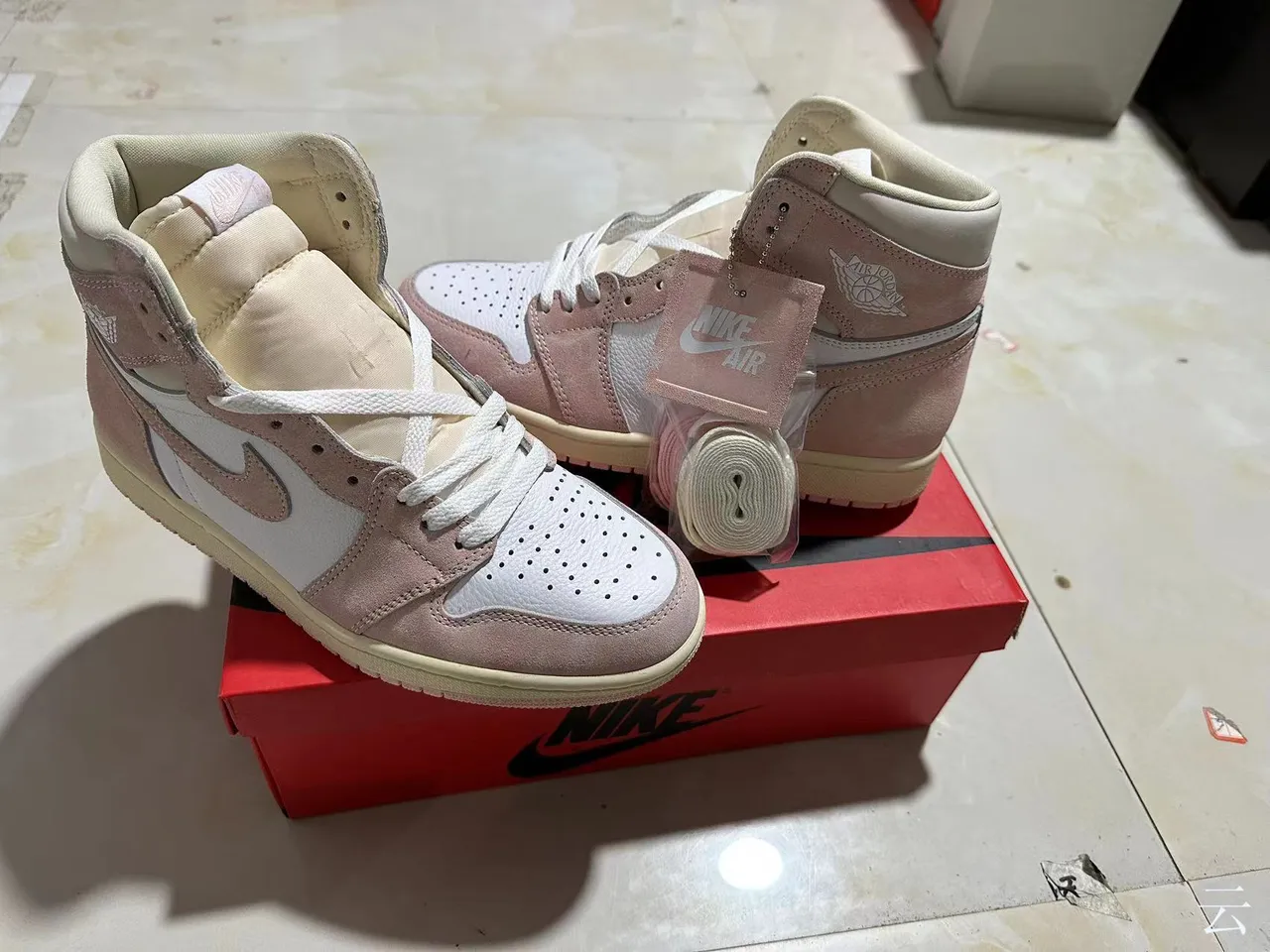 Air Jordan 1 Dusty Pink Suede and Leather Basketball Shoes 9