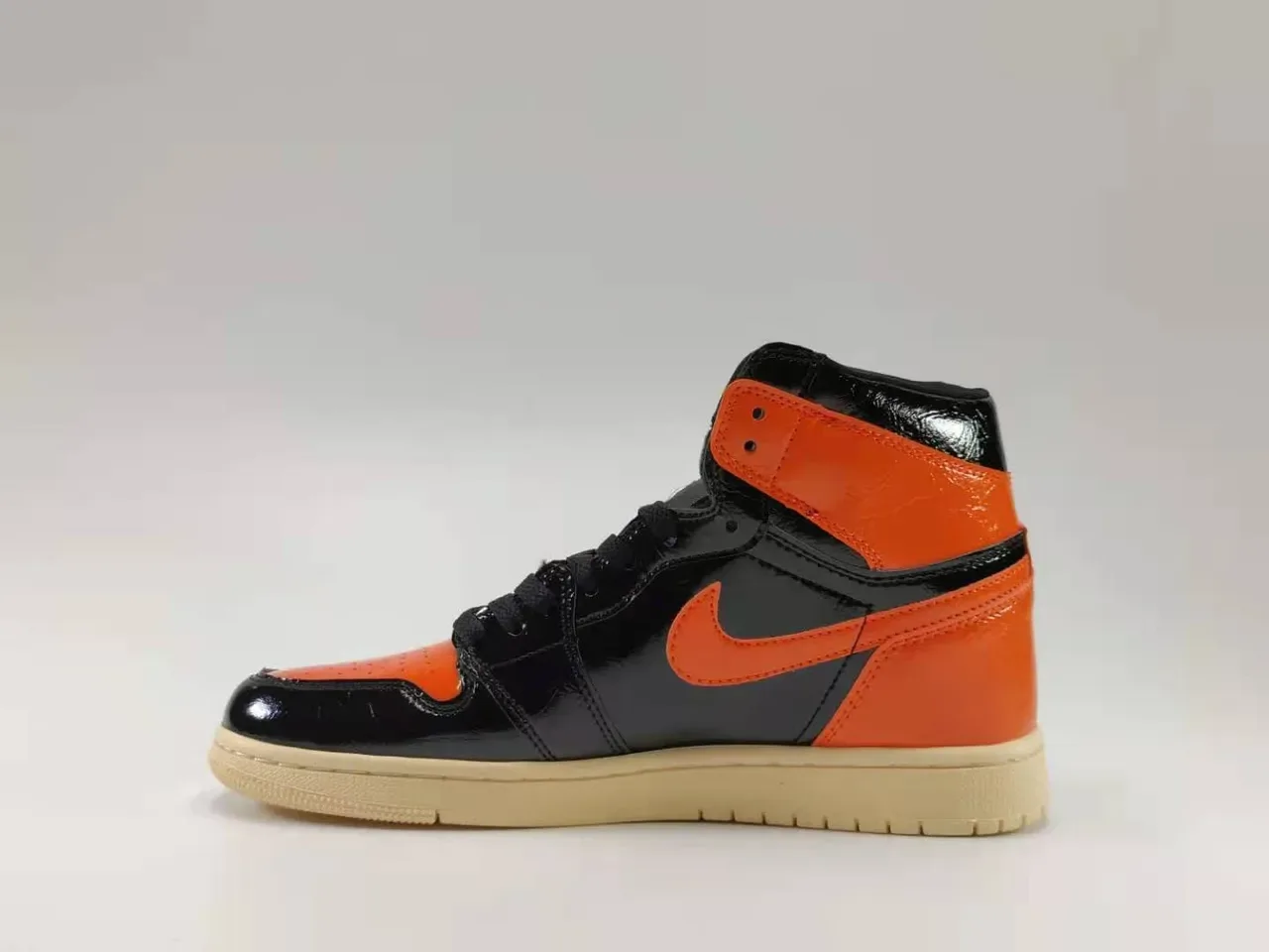 Air Jordan 1 Chaussures de Basketball Noir Orange Cuir Patenté Brillant 3