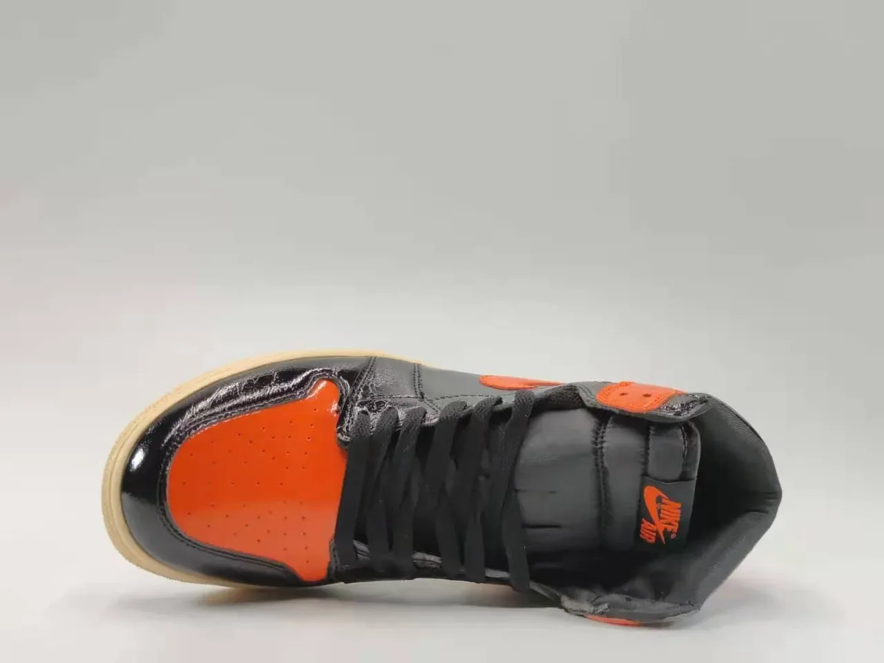 Air Jordan 1 Chaussures de Basketball Noir Orange Cuir Patenté Brillant 4