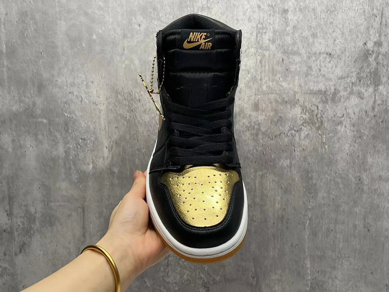 Air Jordan 1 High Black Metallic Gold Basketball Shoes 3