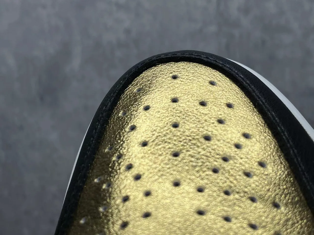 Air Jordan 1 High Black Metallic Gold Basketball Shoes 7