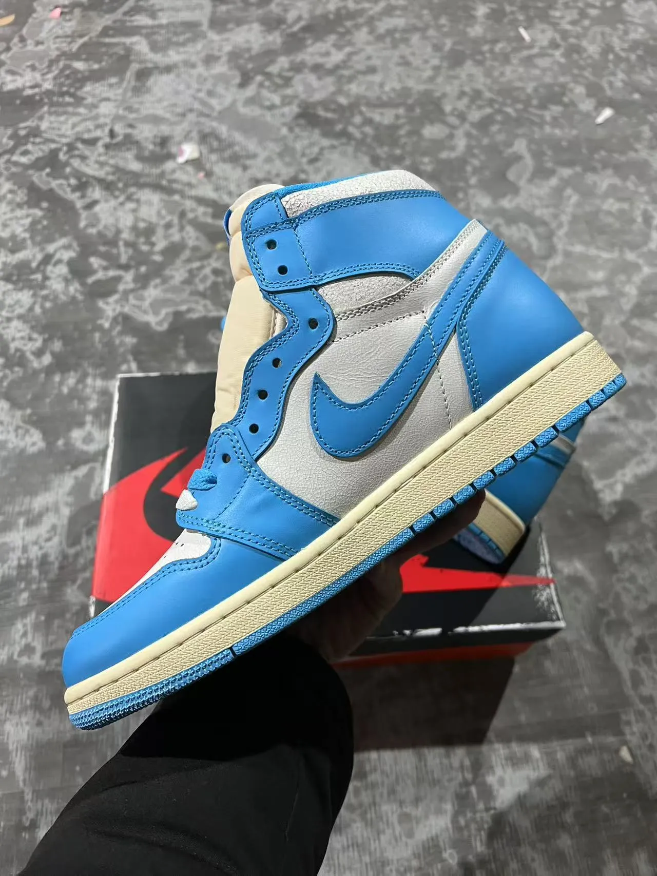 Air Jordan 1 High Blue and Cream Leather Basketball Shoes 5
