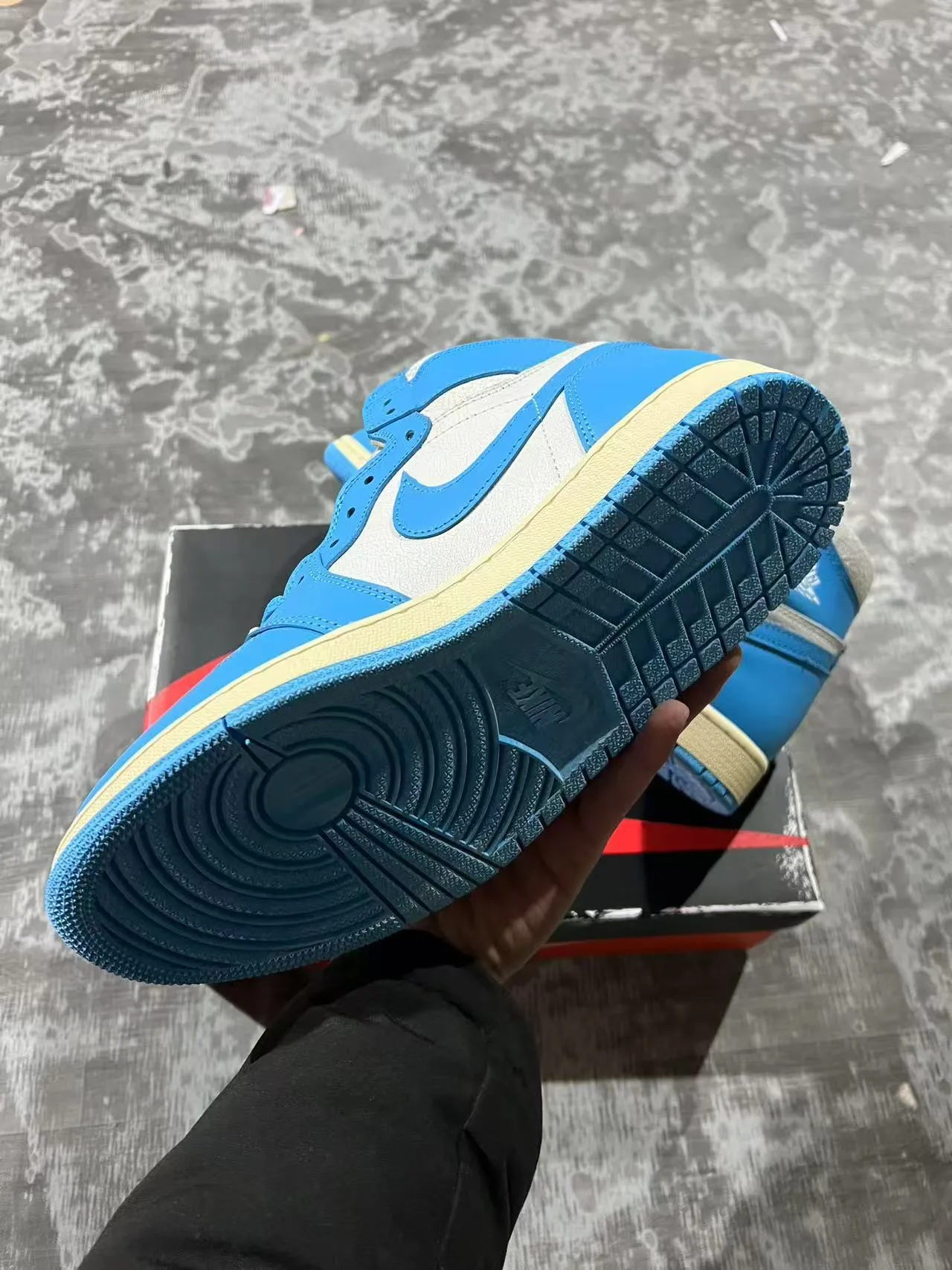 Air Jordan 1 High Blue and Cream Leather Basketball Shoes 6
