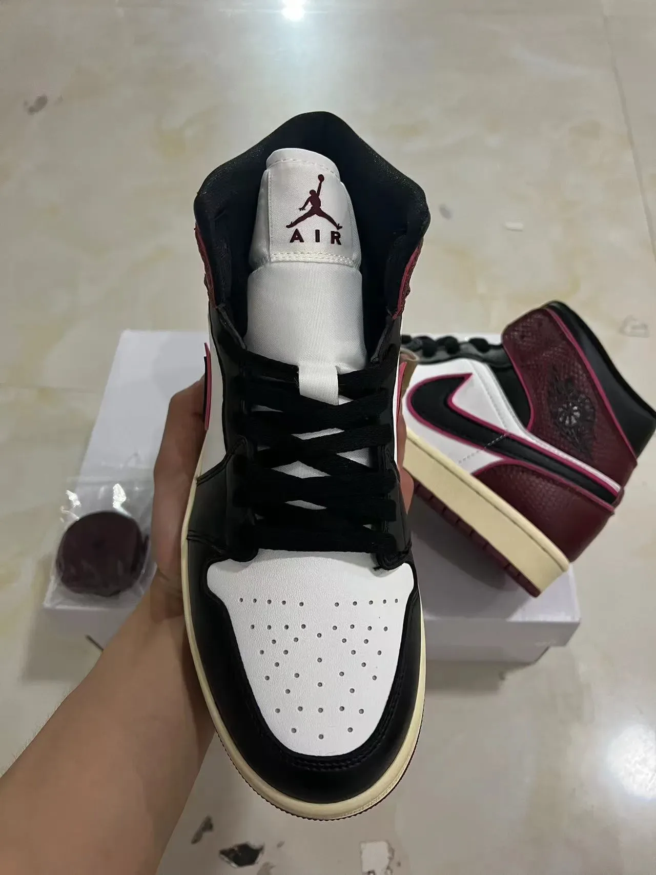 Air Jordan 1 High Burgundy Pink Black White أحذية كرة السلة 3
