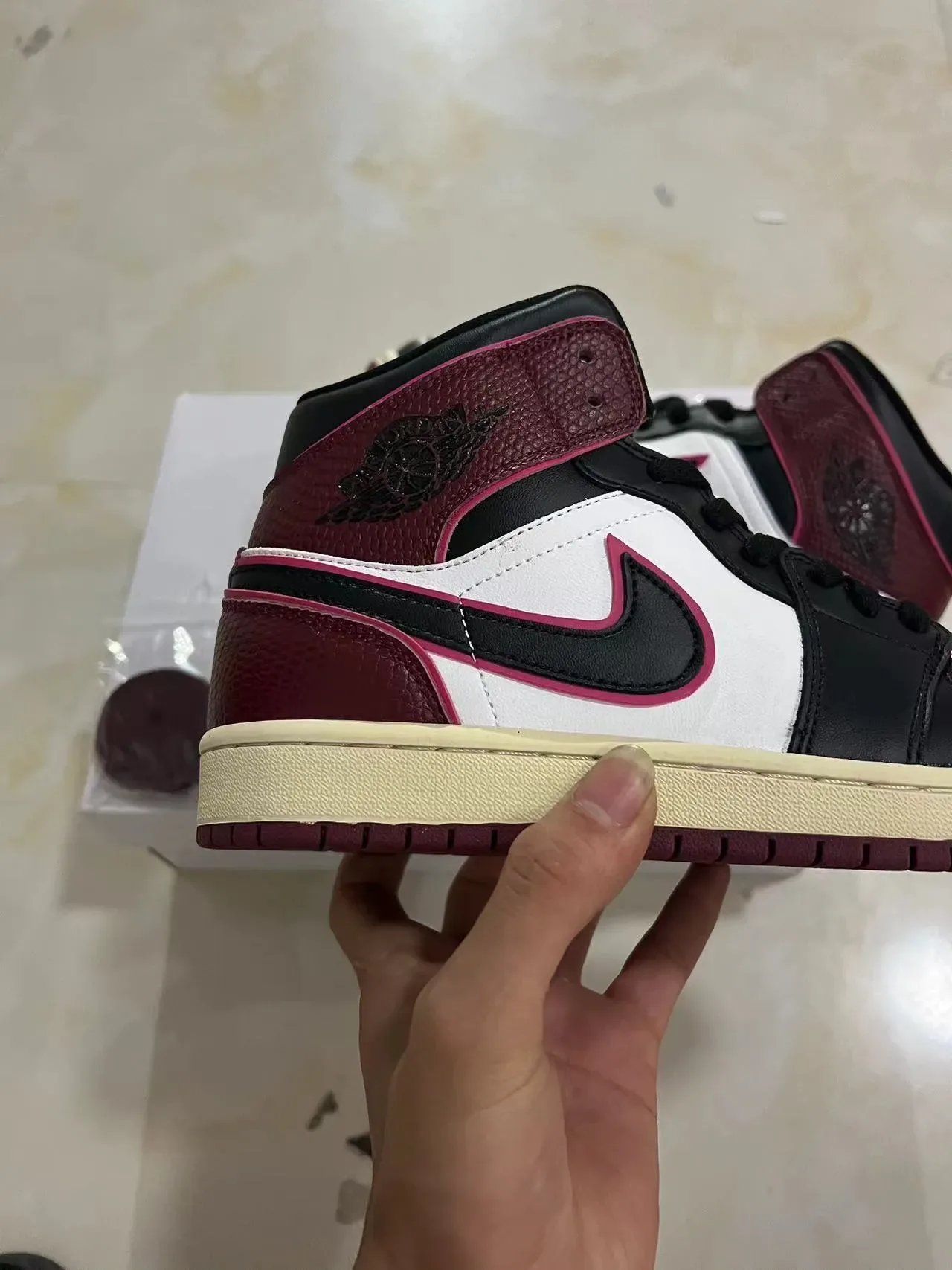 Air Jordan 1 High Burgundy Pink Black White أحذية كرة السلة 6