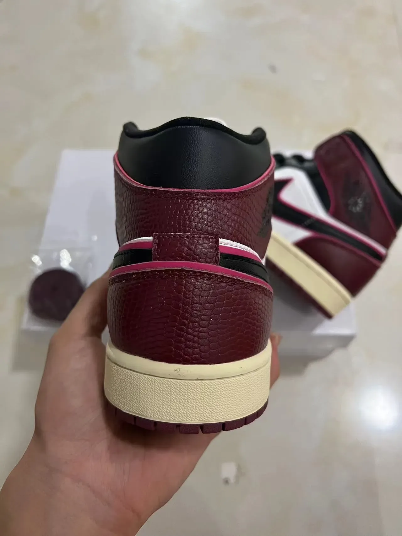 Air Jordan 1 High Burgundy Pink Black White أحذية كرة السلة 7